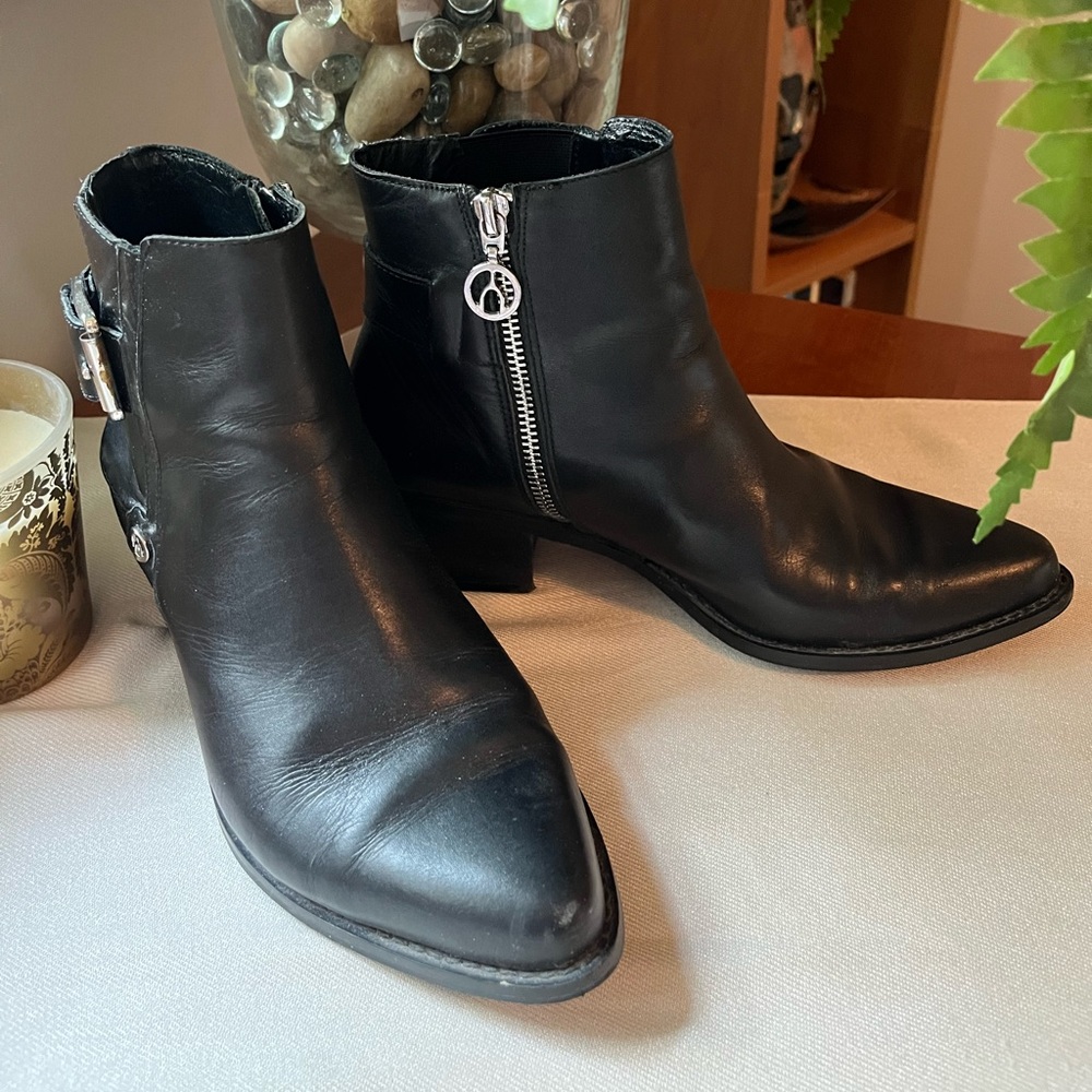 Wishbone ankle boots